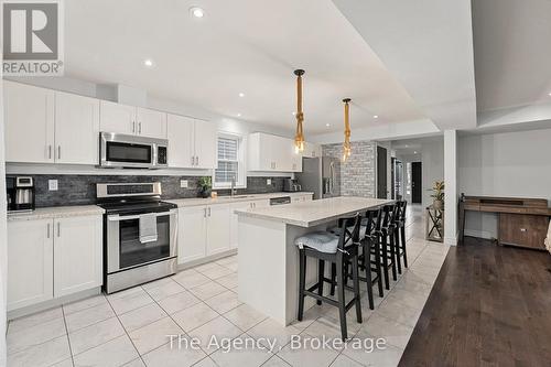 290 Pine Street, Gravenhurst (Wood (Gravenhurst)), ON - Indoor Photo Showing Kitchen With Upgraded Kitchen