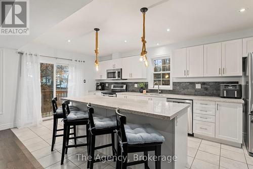 290 Pine Street, Gravenhurst (Wood (Gravenhurst)), ON - Indoor Photo Showing Kitchen With Upgraded Kitchen