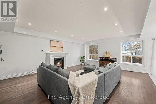 290 Pine Street, Gravenhurst (Wood (Gravenhurst)), ON - Indoor Photo Showing Living Room With Fireplace