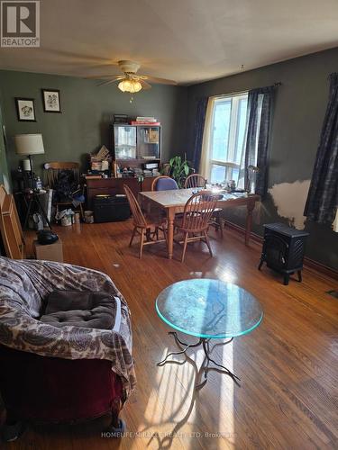 19 Blakemanor Boulevard, Toronto, ON - Indoor Photo Showing Living Room