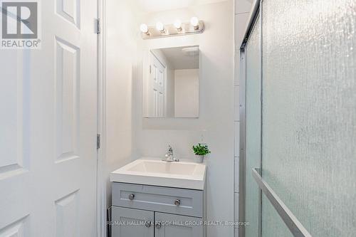 18 Bentley Crescent, Barrie, ON - Indoor Photo Showing Bathroom