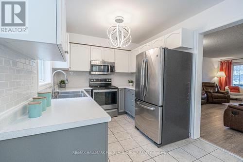 18 Bentley Crescent, Barrie, ON - Indoor Photo Showing Kitchen With Stainless Steel Kitchen With Double Sink