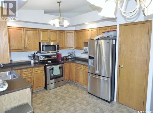 339 Coben Crescent, Saskatoon, SK - Indoor Photo Showing Kitchen With Double Sink