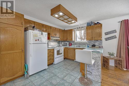 17 Blais Street, Russell, ON - Indoor Photo Showing Kitchen