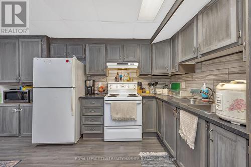 17 Blais Street, Russell, ON - Indoor Photo Showing Kitchen With Double Sink