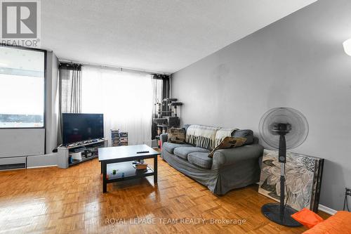 801 - 1285 Cahill Drive, Ottawa, ON - Indoor Photo Showing Living Room