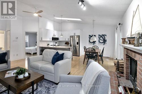 159 - 150 Victoria Street S, Blue Mountains (Thornbury), ON - Indoor Photo Showing Living Room With Fireplace