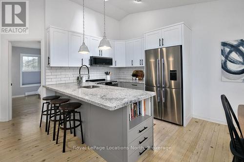 159 - 150 Victoria Street S, Blue Mountains (Thornbury), ON - Indoor Photo Showing Kitchen With Upgraded Kitchen