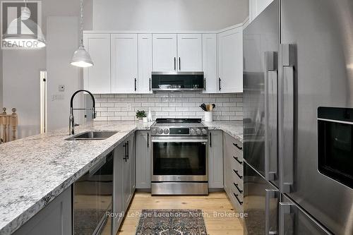 159 - 150 Victoria Street S, Blue Mountains (Thornbury), ON - Indoor Photo Showing Kitchen With Upgraded Kitchen