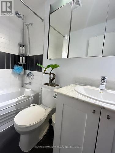 2103 - 4070 Confederation Parkway, Mississauga, ON - Indoor Photo Showing Bathroom