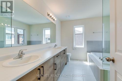 3905 Koenig Road, Burlington, ON - Indoor Photo Showing Bathroom