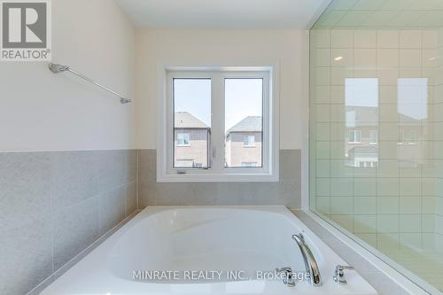 3905 Koenig Road, Burlington, ON - Indoor Photo Showing Bathroom