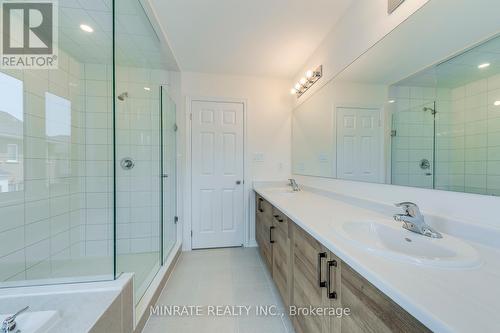 3905 Koenig Road, Burlington, ON - Indoor Photo Showing Bathroom