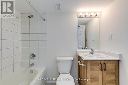 3905 Koenig Road, Burlington, ON - Indoor Photo Showing Bathroom