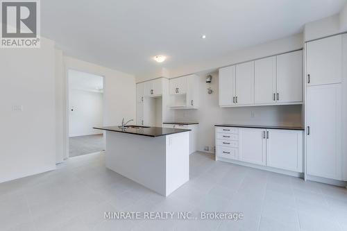 3905 Koenig Road, Burlington, ON - Indoor Photo Showing Kitchen