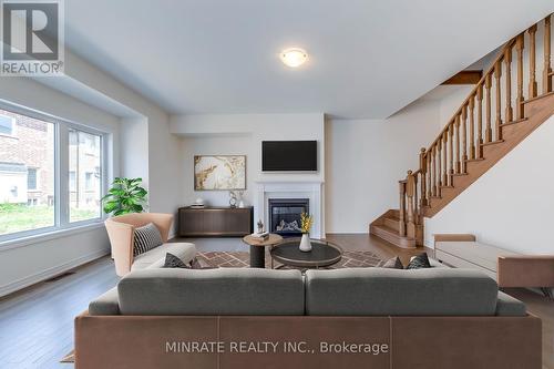 3905 Koenig Road, Burlington, ON - Indoor Photo Showing Living Room With Fireplace