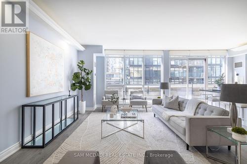 819 - 8 Telegram Mews, Toronto, ON - Indoor Photo Showing Living Room