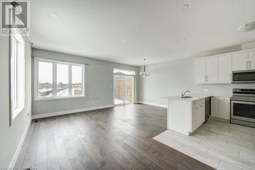 745 Chelton Road Unit# 62, London, ON - Indoor Photo Showing Kitchen