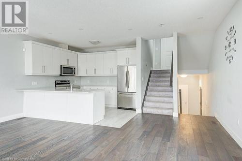 745 Chelton Road Unit# 62, London, ON - Indoor Photo Showing Kitchen