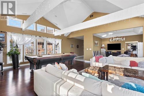 719 Cedar Island Drive, Kingsville, ON - Indoor Photo Showing Living Room