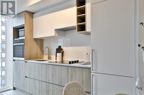 803 - 319 Jarvis Street, Toronto, ON - Indoor Photo Showing Kitchen