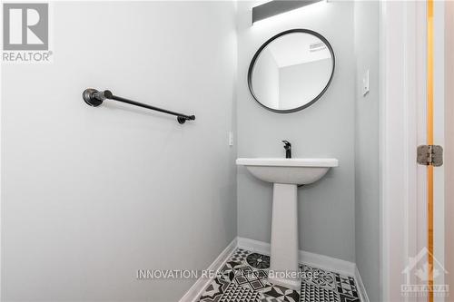 1007 Offley Road, Ottawa, ON - Indoor Photo Showing Bathroom