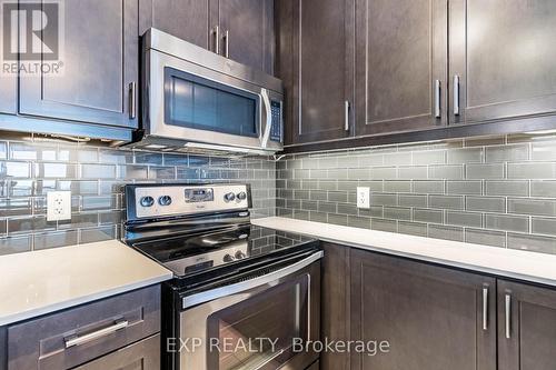 724 - 2480 Prince Michael Drive, Oakville, ON - Indoor Photo Showing Kitchen With Upgraded Kitchen