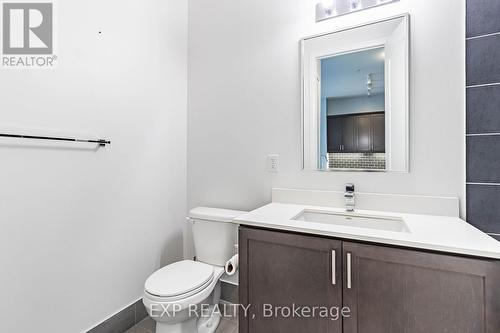 724 - 2480 Prince Michael Drive, Oakville, ON - Indoor Photo Showing Bathroom