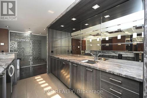 724 - 2480 Prince Michael Drive, Oakville, ON - Indoor Photo Showing Kitchen With Double Sink With Upgraded Kitchen