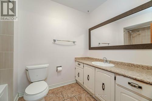 1639 Corkstone Glade, Mississauga, ON - Indoor Photo Showing Bathroom