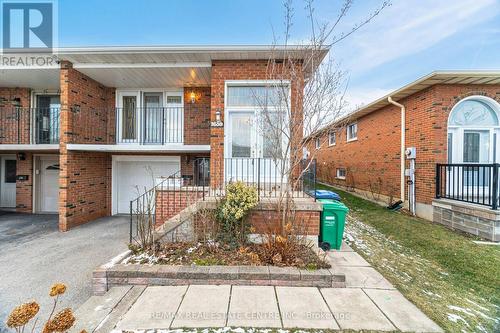 1639 Corkstone Glade, Mississauga, ON - Outdoor With Balcony