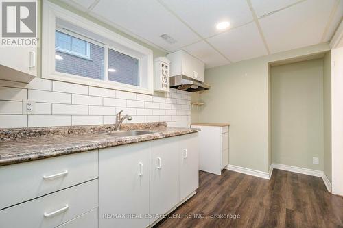 1639 Corkstone Glade, Mississauga, ON - Indoor Photo Showing Kitchen