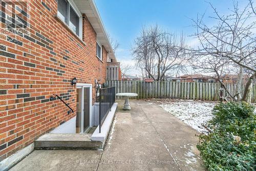 1639 Corkstone Glade, Mississauga, ON - Outdoor