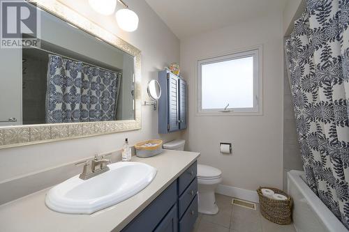 1742 Apple Lane, Kamloops, BC - Indoor Photo Showing Bathroom