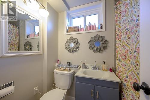 1742 Apple Lane, Kamloops, BC - Indoor Photo Showing Bathroom