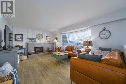 1742 Apple Lane, Kamloops, BC - Indoor Photo Showing Living Room With Fireplace