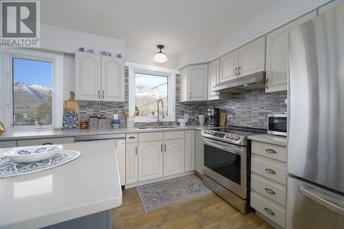 1742 Apple Lane, Kamloops, BC - Indoor Photo Showing Kitchen