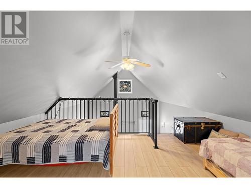 9375 Siesta Road, Kelowna, BC - Indoor Photo Showing Bedroom