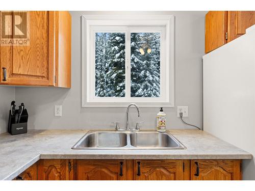 9375 Siesta Road, Kelowna, BC - Indoor Photo Showing Kitchen With Double Sink