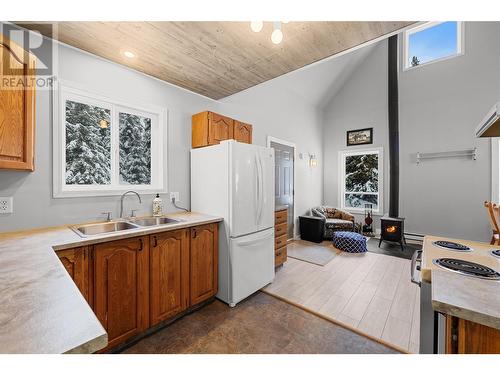 9375 Siesta Road, Kelowna, BC - Indoor Photo Showing Kitchen With Double Sink