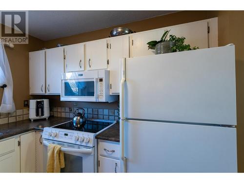 2324 Nechako Drive, Kamloops, BC - Indoor Photo Showing Kitchen