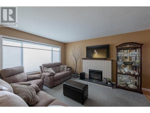 2324 Nechako Drive, Kamloops, BC - Indoor Photo Showing Living Room With Fireplace