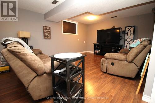 60 Surrey Crescent, London, ON - Indoor Photo Showing Living Room