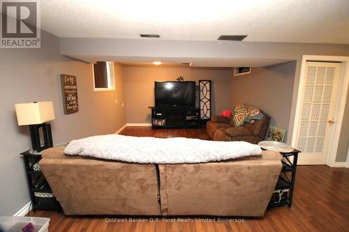 60 Surrey Crescent, London, ON - Indoor Photo Showing Bedroom