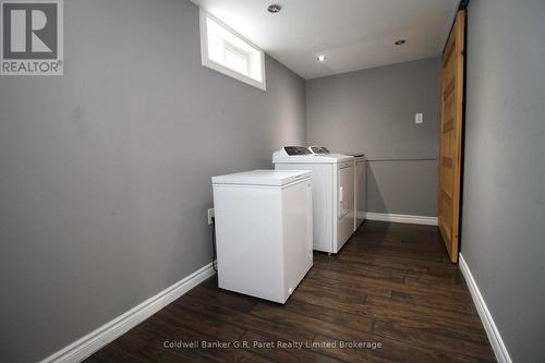 60 Surrey Crescent, London, ON - Indoor Photo Showing Laundry Room