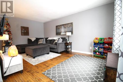 60 Surrey Crescent, London, ON - Indoor Photo Showing Living Room