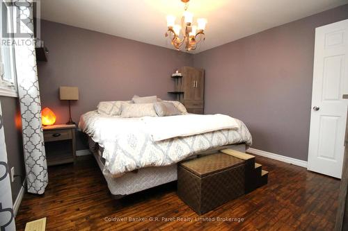 60 Surrey Crescent, London, ON - Indoor Photo Showing Bedroom