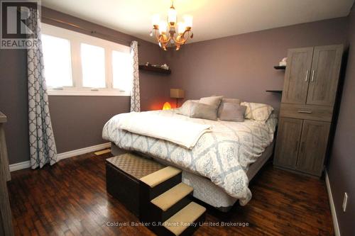 60 Surrey Crescent, London, ON - Indoor Photo Showing Bedroom