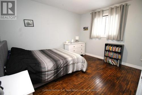 60 Surrey Crescent, London, ON - Indoor Photo Showing Bedroom