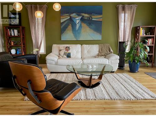 800 Fuller Avenue Lot# 1, Kelowna, BC - Indoor Photo Showing Living Room